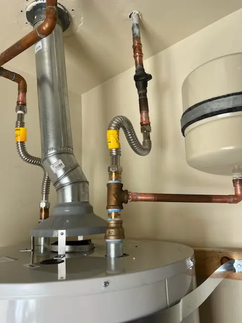Water heater installation and plumbing repair in Verdugo Viejo